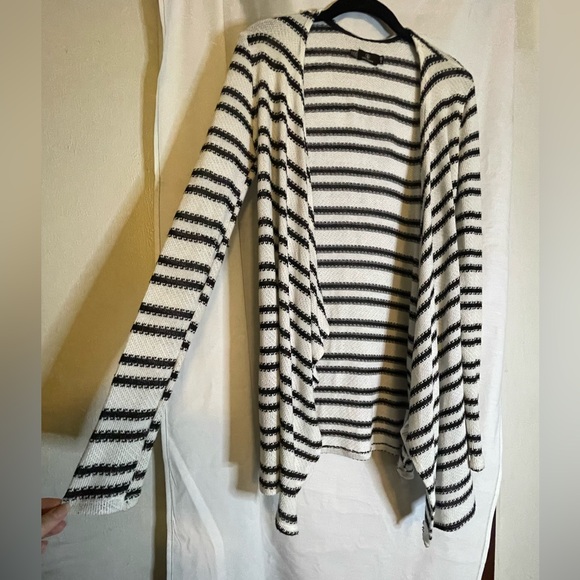 VOLCOM Black and White Striped Open Flyaway Cardigan Front Hi-Low Size XS - Picture 4 of 9